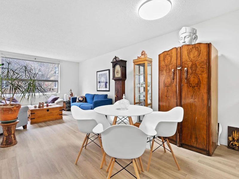202 - 1080 Broughton Street, Vancouver BC V6G 2A8