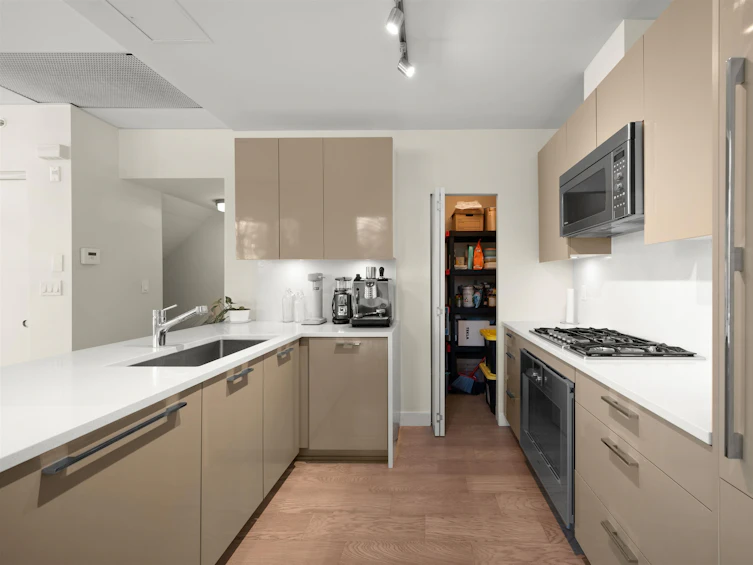 488 West 28th Avenue, Vancouver, BC, V5Y 0M2 - 11