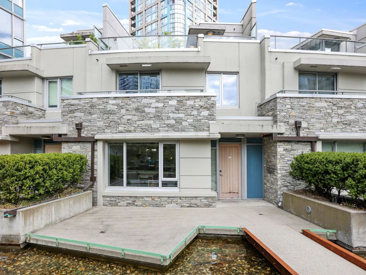 222-188 Keefer Place, Vancouver, BC, V6B 0J1