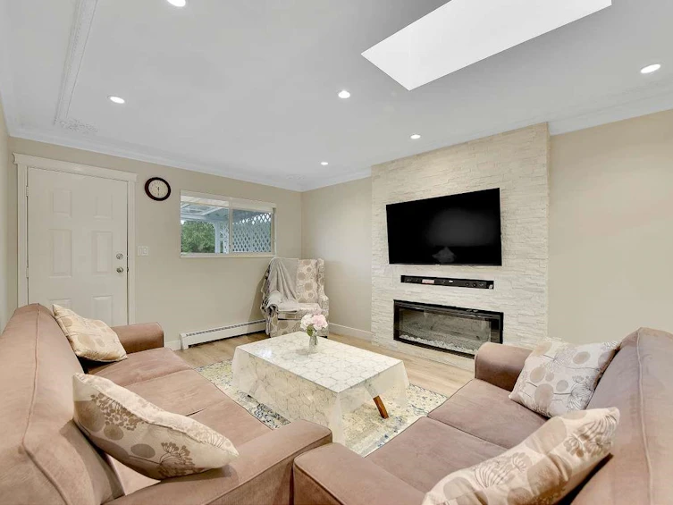 15497 91 Avenue, Surrey, BC, V3R 9C1 - 15