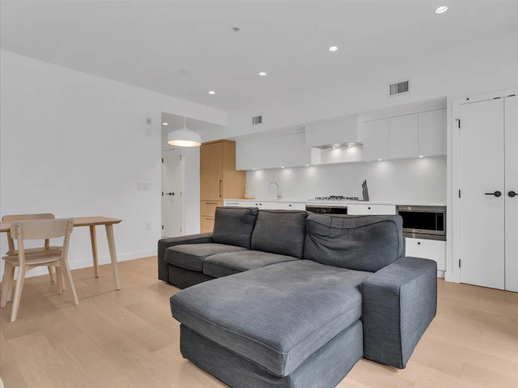 86 West King Edward Avenue, Vancouver, BC, V5Y 0N6 - 2