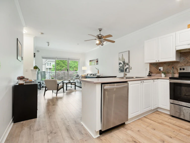 201-2109 Rowland Street, Port Coquitlam, BC, V3C 6J4