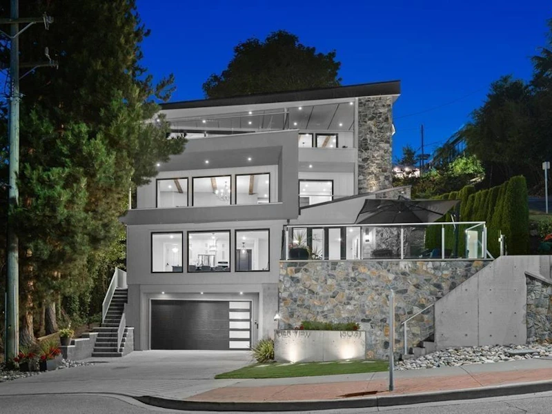 15031 Victoria Avenue, Surrey BC V4B 1G2