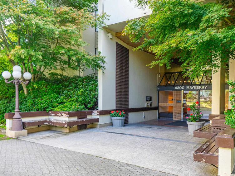 802-4300 Mayberry Street, Burnaby, BC, V5H 4A4 - 2