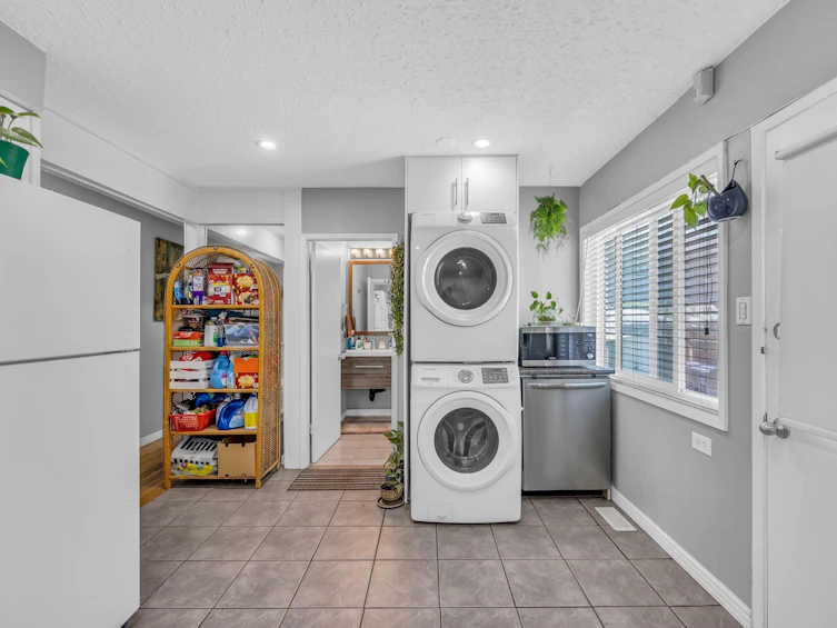 13733 67a Avenue, Surrey, BC, V3W 2C2 - 14