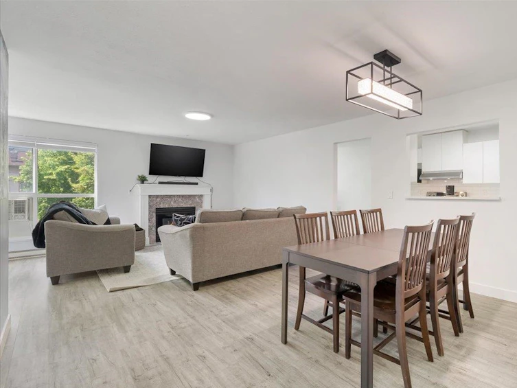 205-14993 101a, Surrey, BC, V3R 0T1