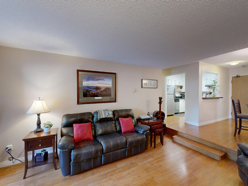 2104 - 13819 100th Avenue, Surrey BC V3T 5L1