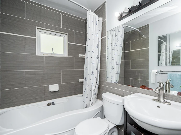 8280 Patterson Avenue, Burnaby, BC, V5J 3P9 - 19
