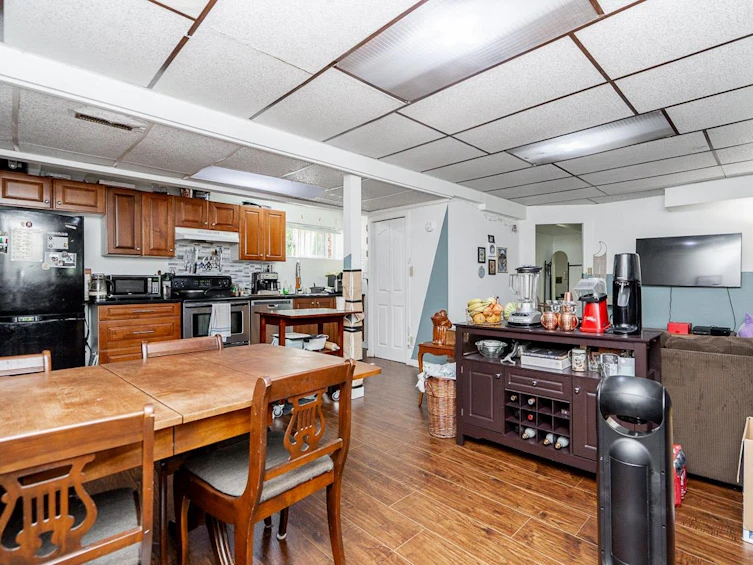 8280 Patterson Avenue, Burnaby, BC, V5J 3P9 - 26