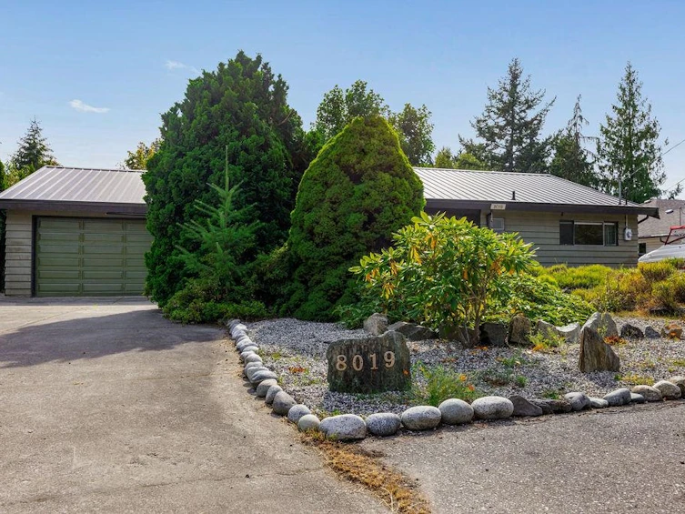 8019 Cooper Road, Halfmoon Bay, BC, V7Z 1A6 - 3