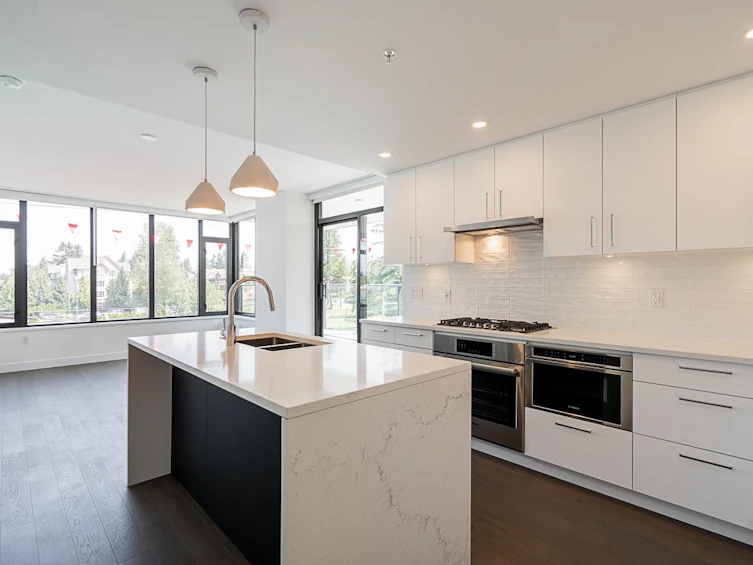 304-1588 Johnston Road, Surrey, BC, V4B 0C5