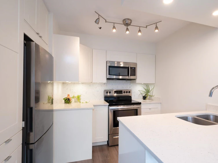 PH8-2238 Eton Street, Vancouver, BC, V5L 1C8 - 7