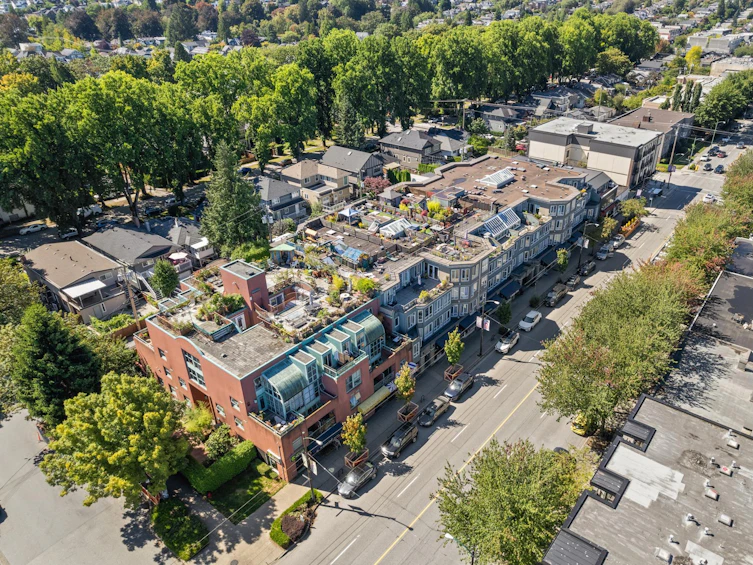 418-3440 West Broadway, Vancouver, BC, V6R 4R2 - 2