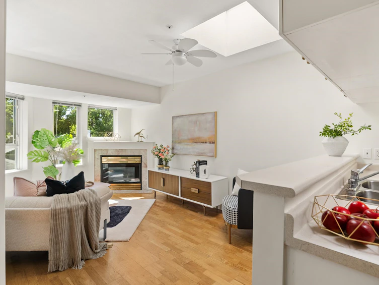 418-3440 West Broadway, Vancouver, BC, V6R 4R2 - 3