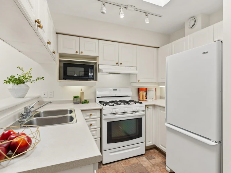 418-3440 West Broadway, Vancouver, BC, V6R 4R2 - 19