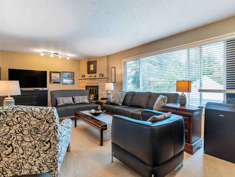 905 Crestwood Drive, Coquitlam, BC, V3J 5S4 - 8