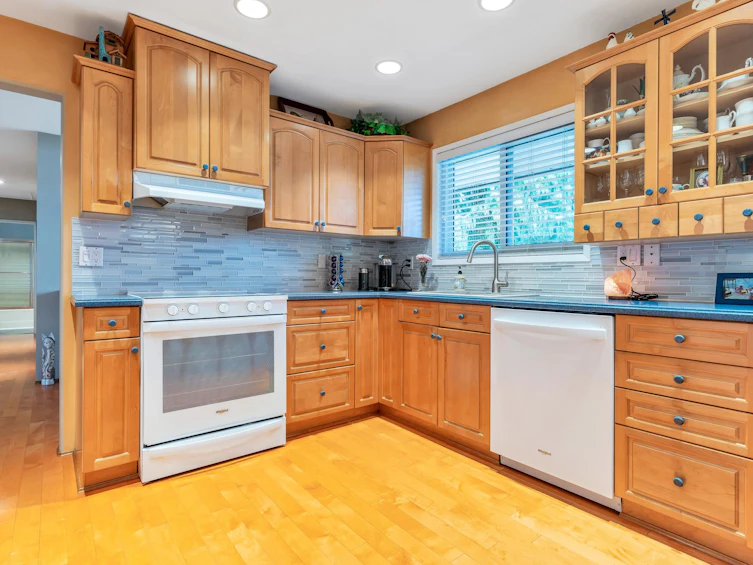905 Crestwood Drive, Coquitlam, BC, V3J 5S4 - 13