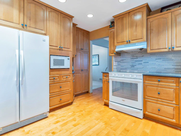 905 Crestwood Drive, Coquitlam, BC, V3J 5S4 - 16