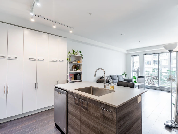 203-13963 105, Surrey, BC, V3T 0M9 - 2