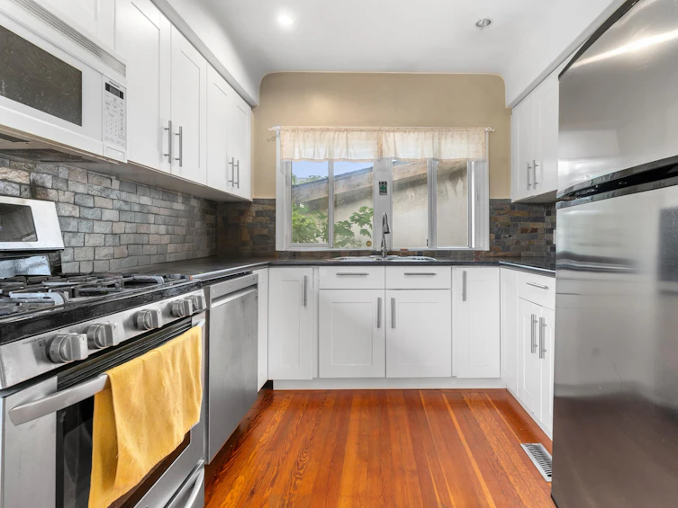3648 Turner Street, Vancouver, BC, V5K 2J3 - 8