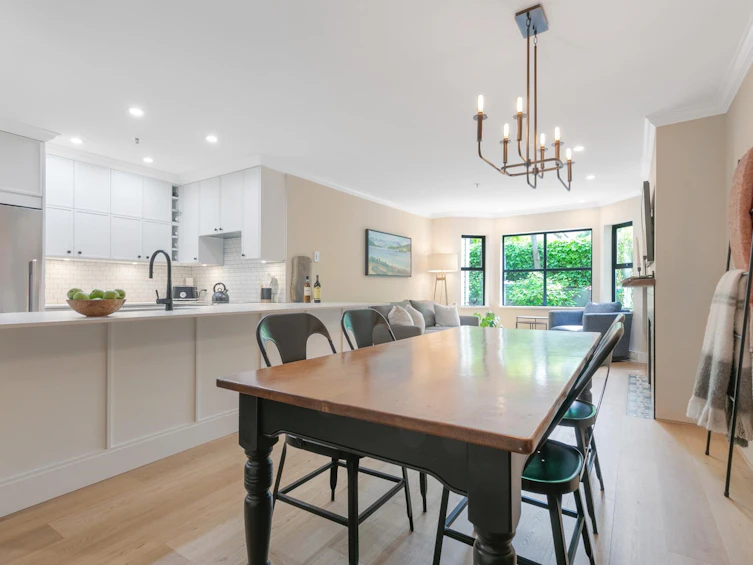 105-2405 W Broadway, Vancouver, BC, V6K 2E8 - 2