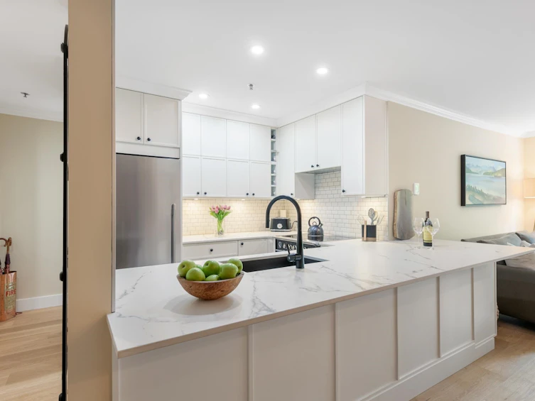 105-2405 W Broadway, Vancouver, BC, V6K 2E8 - 10