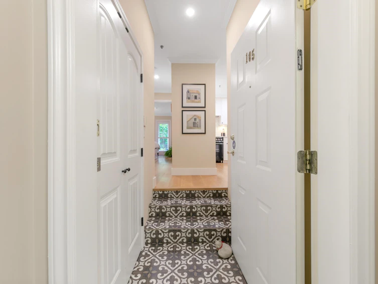 105-2405 W Broadway, Vancouver, BC, V6K 2E8 - 25