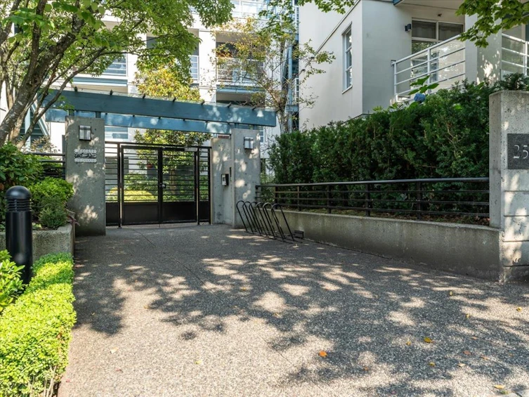 305-2575 West 4th Avenue, Vancouver, BC, V6K 1P5 - 26