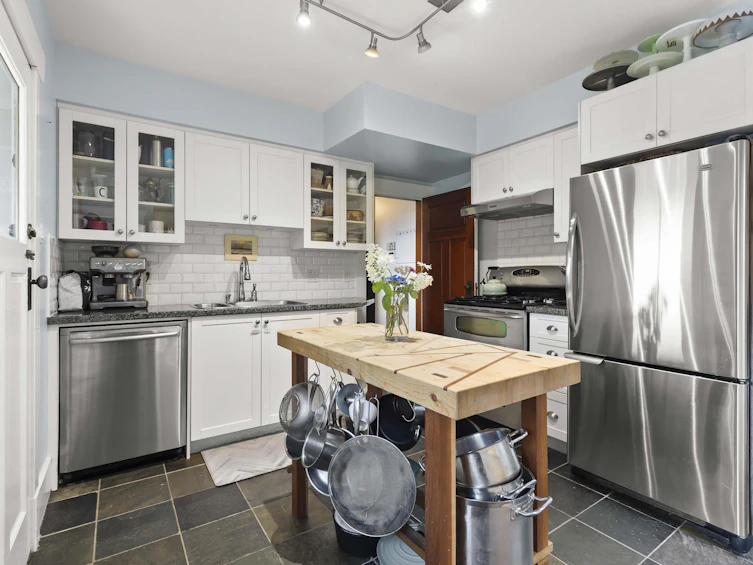 1325 E 17th Avenue, Vancouver, BC, V5V 1C7 - 10