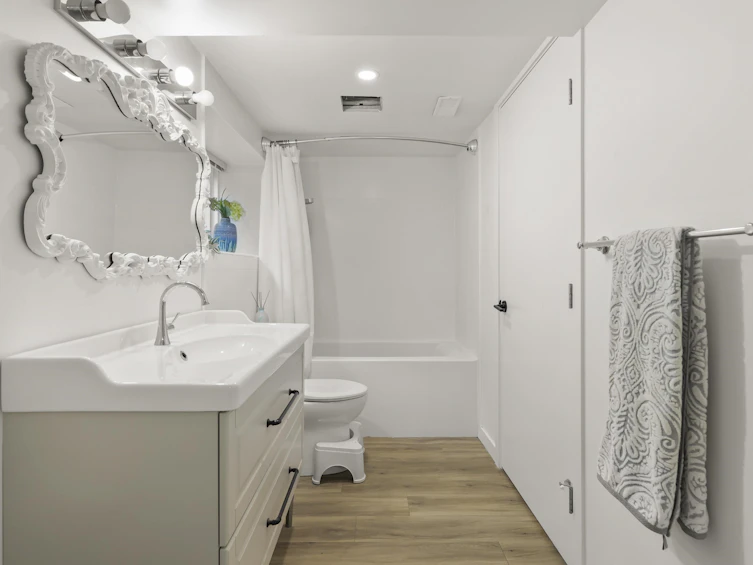 1325 E 17th Avenue, Vancouver, BC, V5V 1C7 - 31