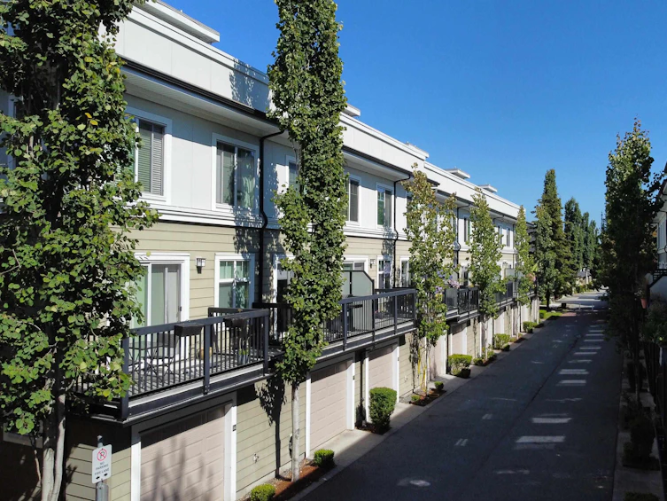 83-15833 26, Surrey, BC, V3S 2X5 - 25