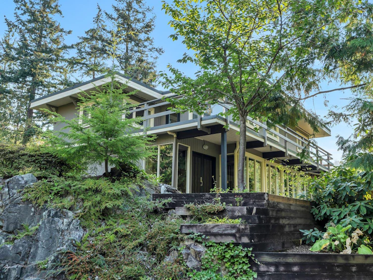 5765 Larson Place, West Vancouver, BC, V7W 1S5