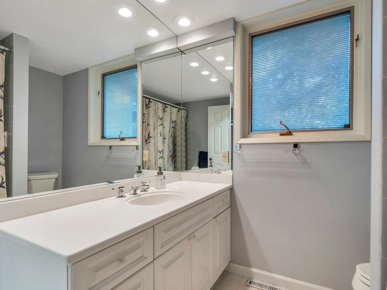 5765 Larson Place, West Vancouver, BC, V7W 1S5 - 17