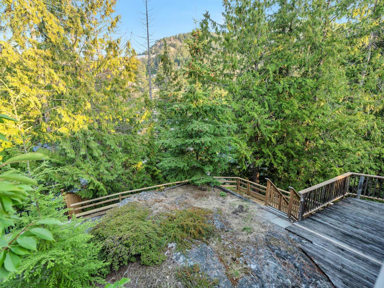 5765 Larson Place, West Vancouver, BC, V7W 1S5 - 35