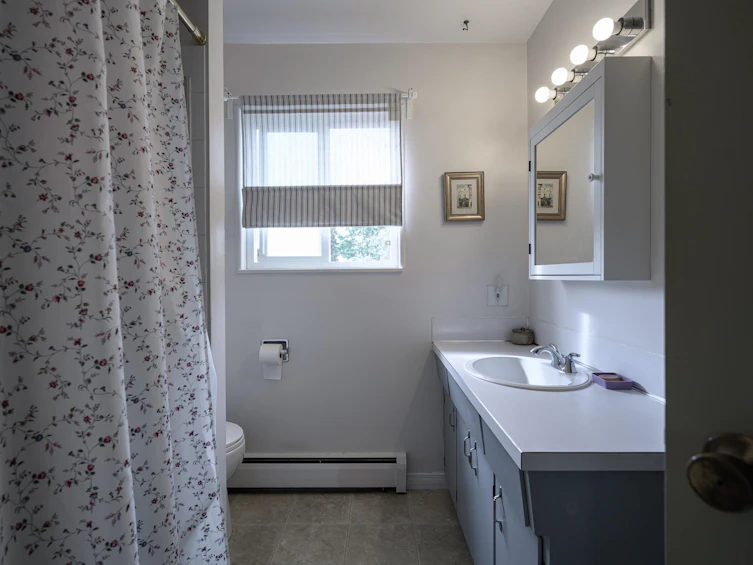 5860 48a Avenue, Delta, BC, V4K 1Y4 - 4