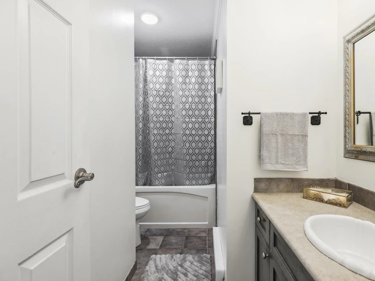 8-251 West 14th Street, North Vancouver, BC, V7M 1P4 - 17