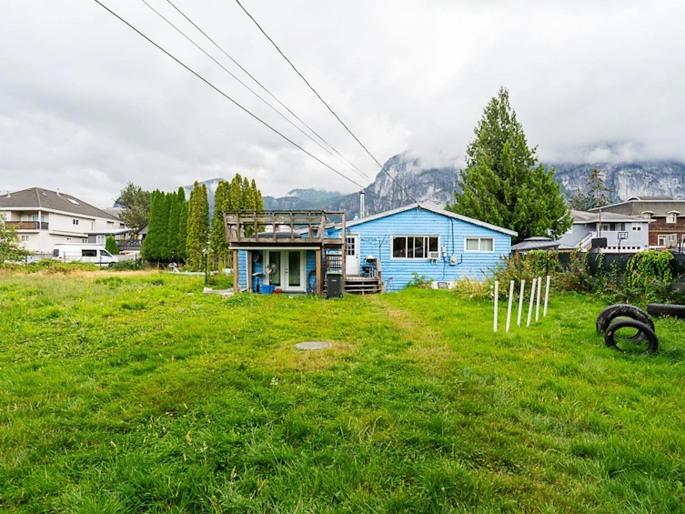 37956 Fourth Avenue, Squamish, BC, V8B 0P7 - 2