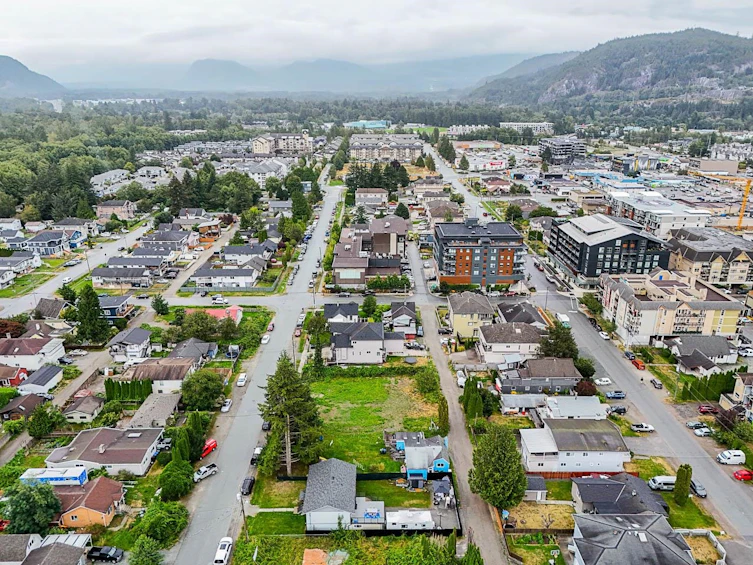 37956 Fourth Avenue, Squamish, BC, V8B 0P7 - 34