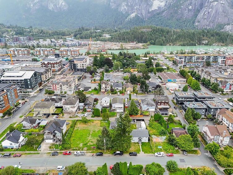37956 Fourth Avenue, Squamish, BC, V8B 0P7 - 35