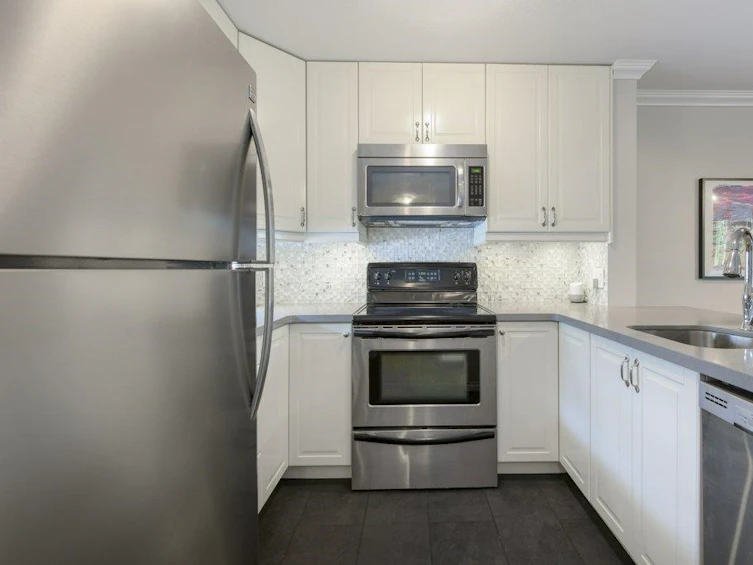 302-1688 East 8th Avenue, Vancouver, BC, V5N 1T5 - 4