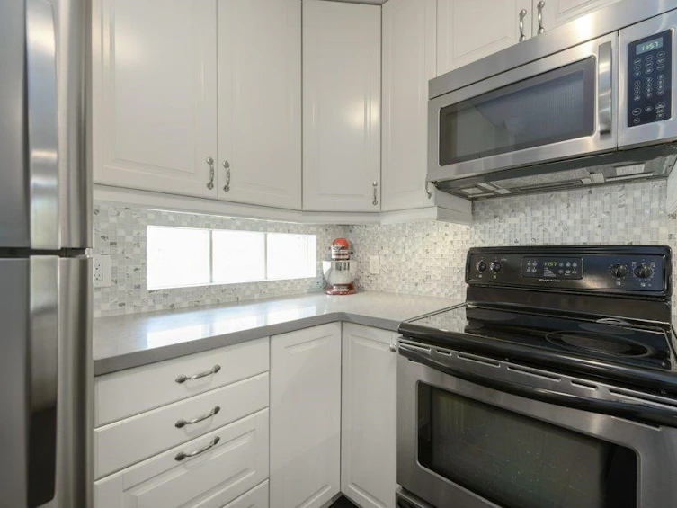 302-1688 East 8th Avenue, Vancouver, BC, V5N 1T5 - 5