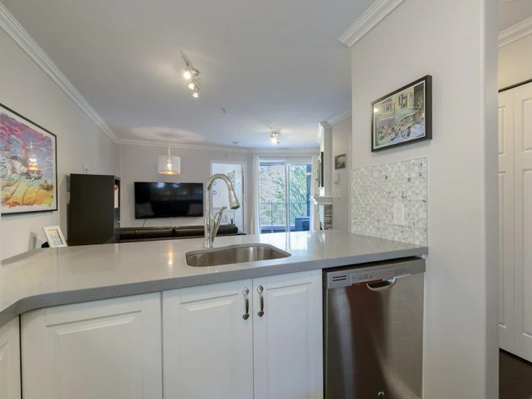 302-1688 East 8th Avenue, Vancouver, BC, V5N 1T5 - 7