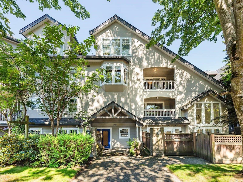 305 - 1989 W 1st Avenue, Vancouver BC V6J 1G7