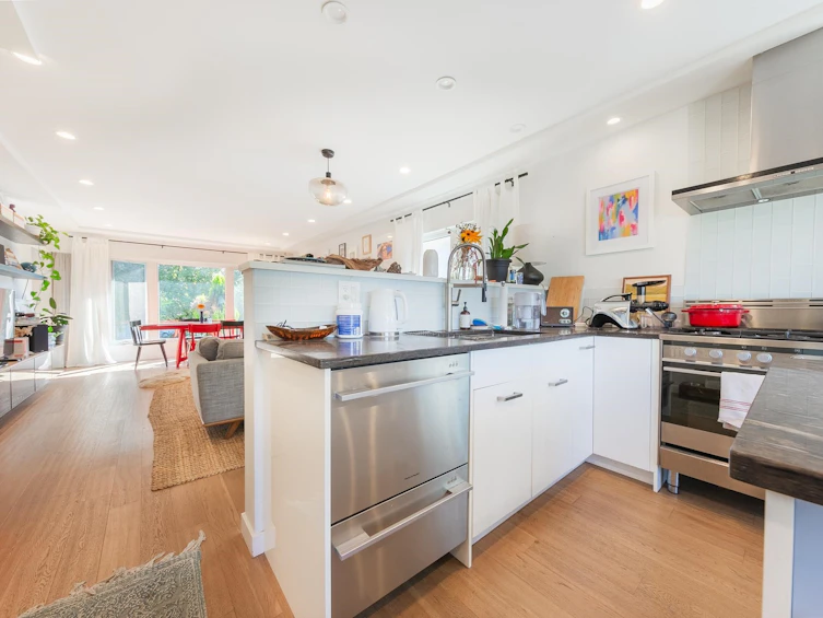 2381 E Georgia Street, Vancouver, BC, V5L 2C1 - 10