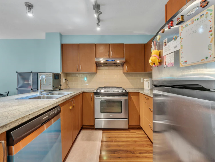 209-4728 Dawson Street, Burnaby, BC, V5C 0A9 - 3