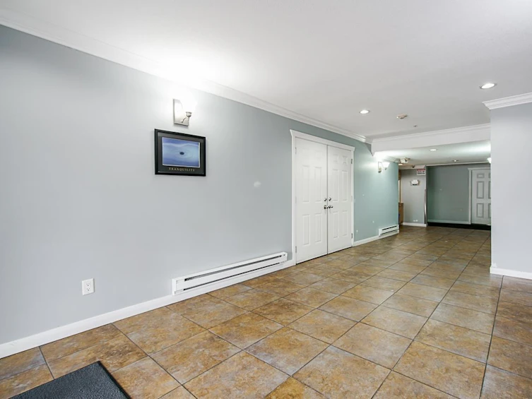 104-6960 120, Surrey, BC, V3W 1V4 - 4