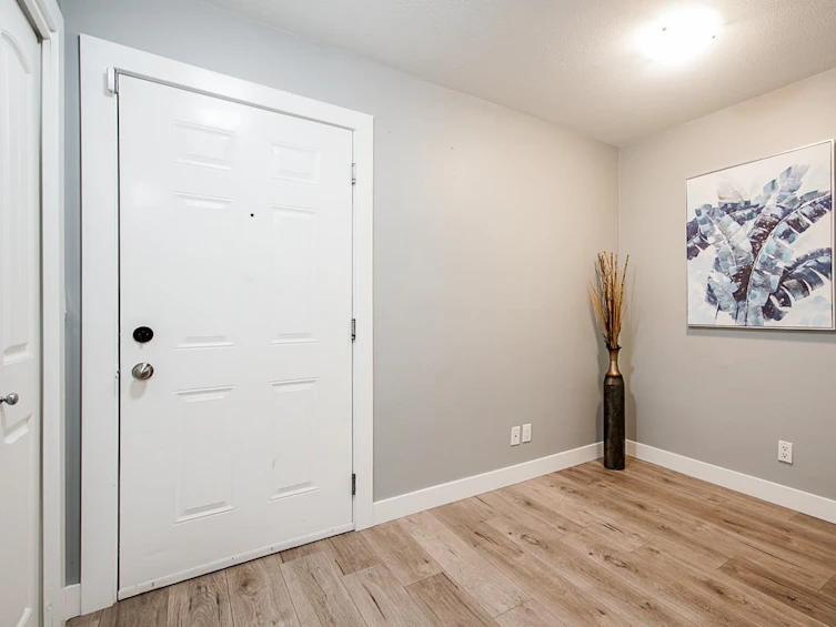 104-6960 120, Surrey, BC, V3W 1V4 - 5