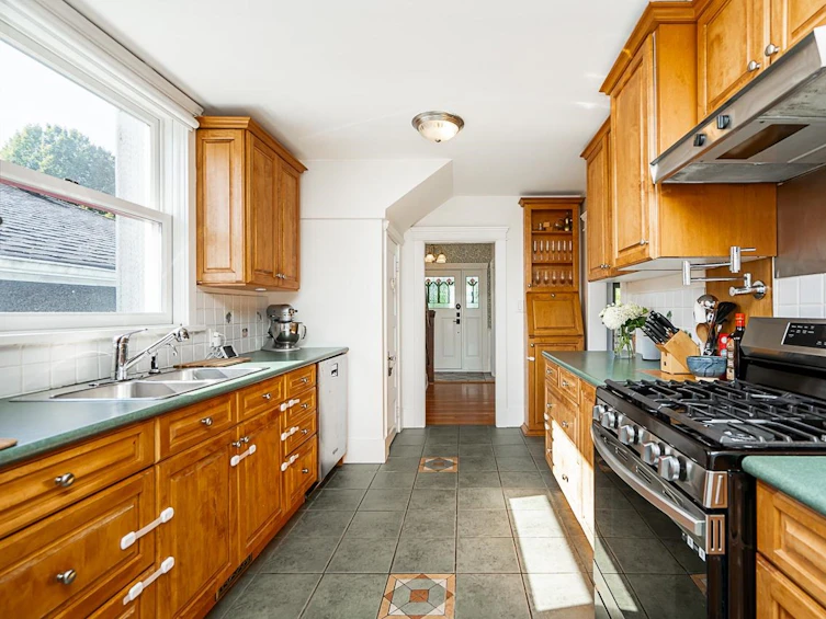 870 East 33 Avenue, Vancouver, BC, V5V 3A5 - 12