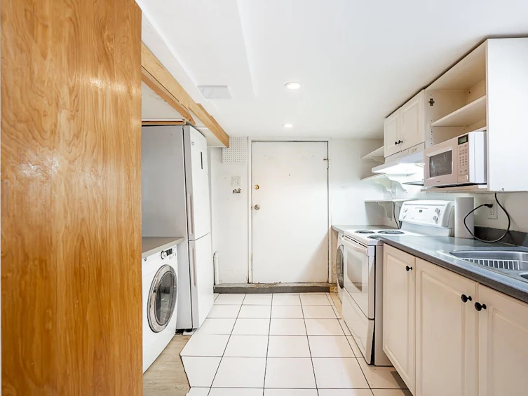 870 East 33 Avenue, Vancouver, BC, V5V 3A5 - 28