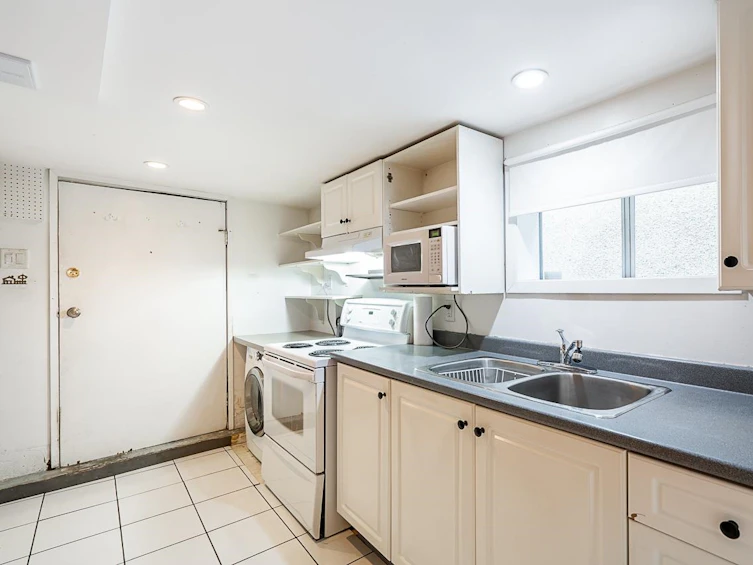 870 East 33 Avenue, Vancouver, BC, V5V 3A5 - 29